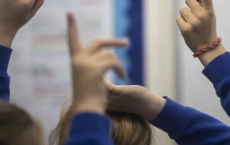 更多的孩子在许多地区进入首选小学
