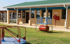 Swartdam 社区新装修了 Relebogile 小学