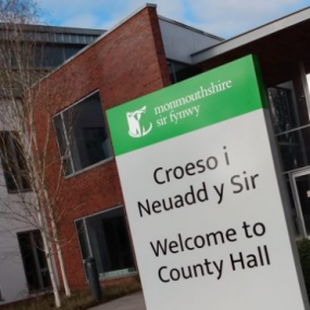 格温特郡最新的威尔士语学校名称将于本周决定