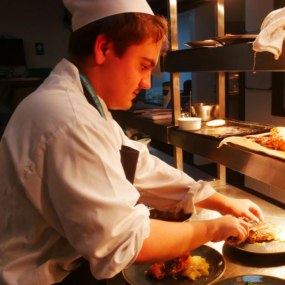 雷丁学院烹饪专业的学生提供优先服务